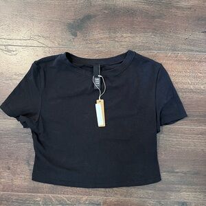 NWT SKIMS  Cropped T-Shirt